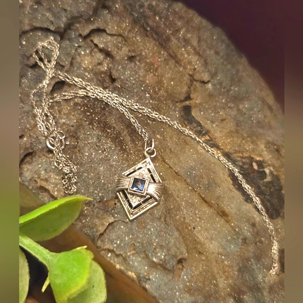 Beautiful Vintage 14k White Gold Art Deco Genuine Sapphire Pendant Neckace